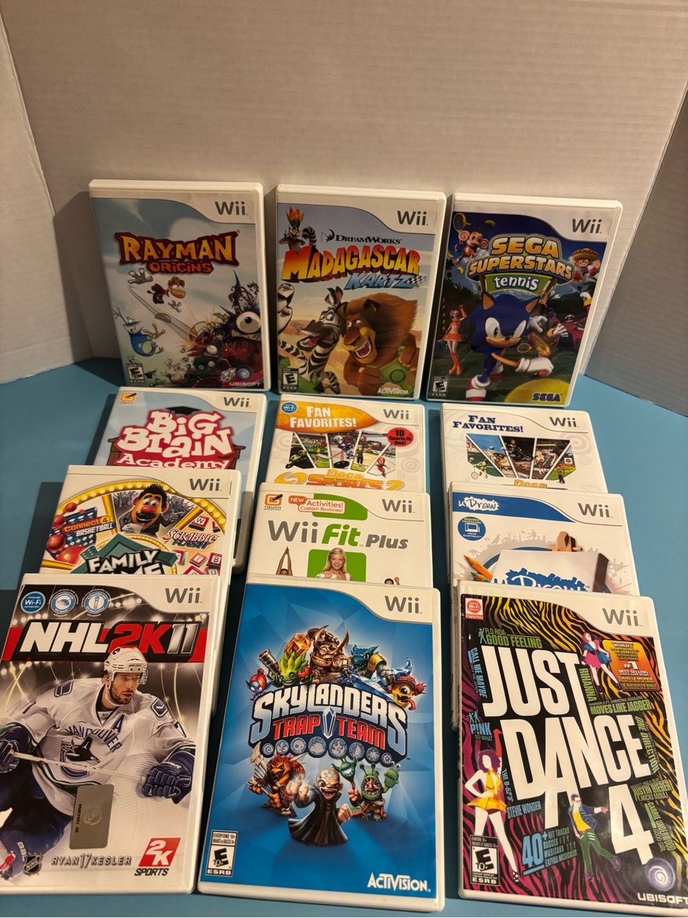 Lot of 12 Nintendo Wii games